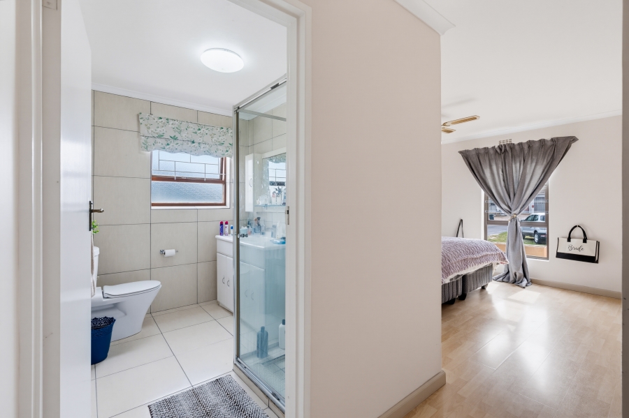 3 Bedroom Property for Sale in Edgemead Western Cape